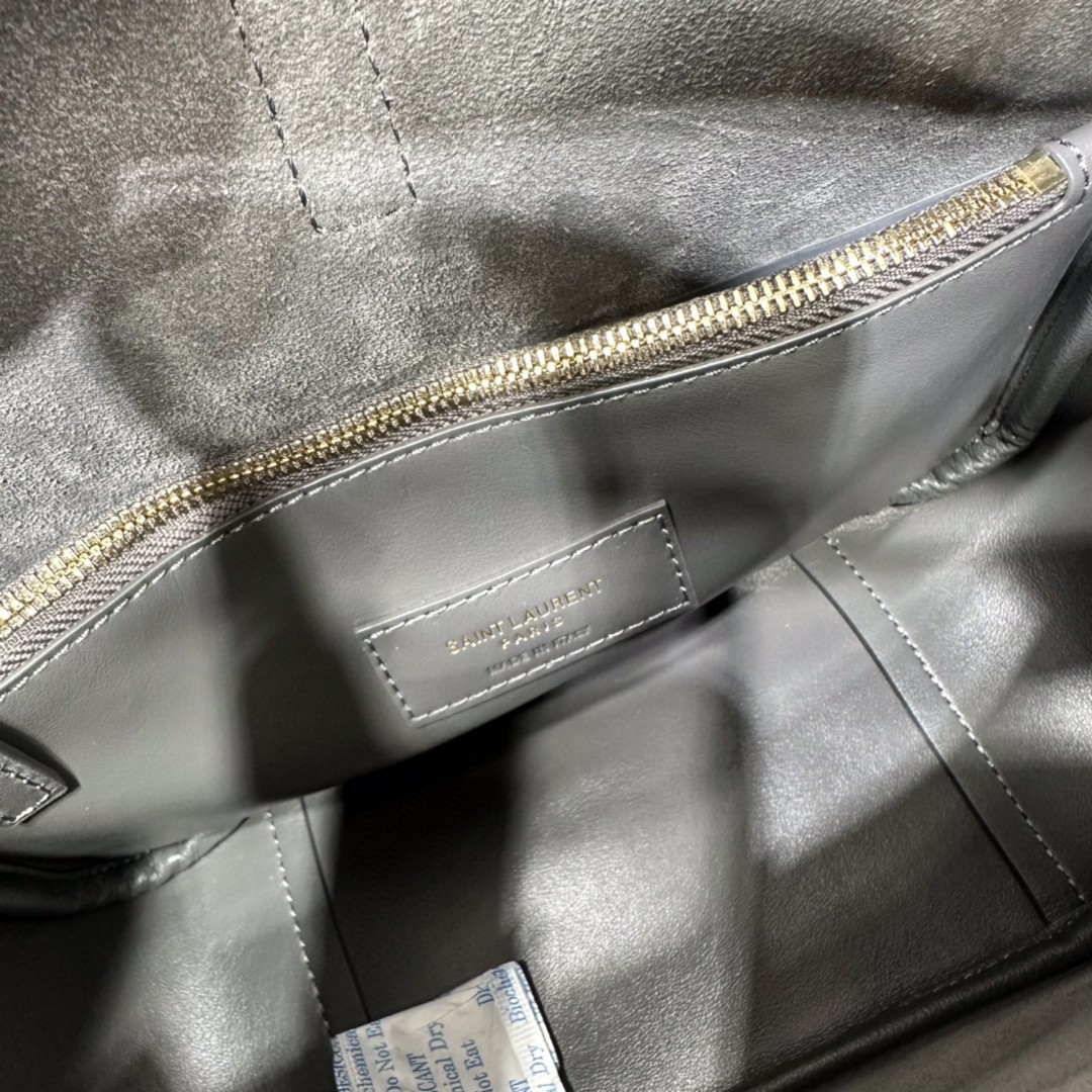 YSL LE5À7 SOFT SMALL Hobo Bag