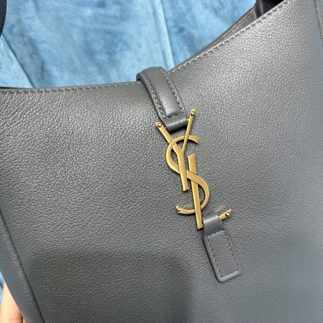 YSL LE5À7 SOFT SMALL Hobo Bag
