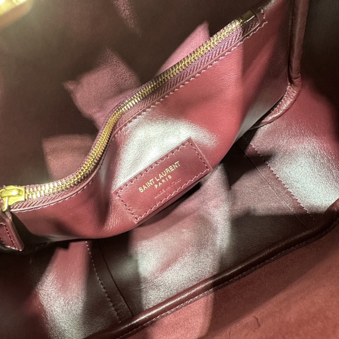 YSL LE5À7 SOFT SMALL Hobo Bag