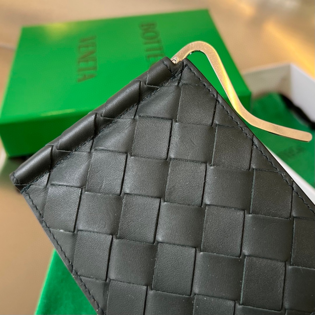 bo*te*ga Ve*ne*ta bv intrecciato bill clip wallet