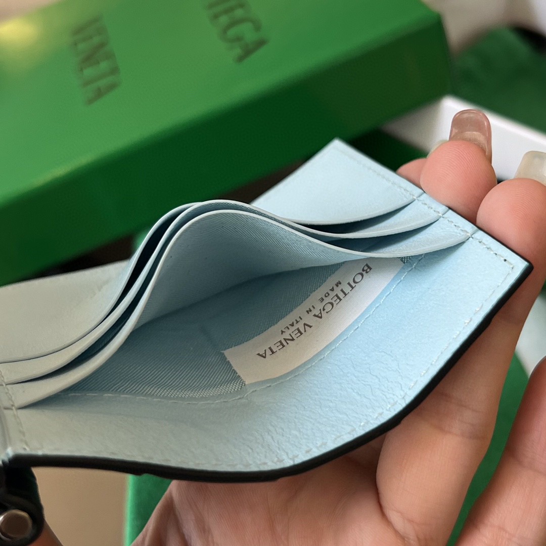 bo*te*ga Ve*ne*ta bv intrecciato bill clip wallet
