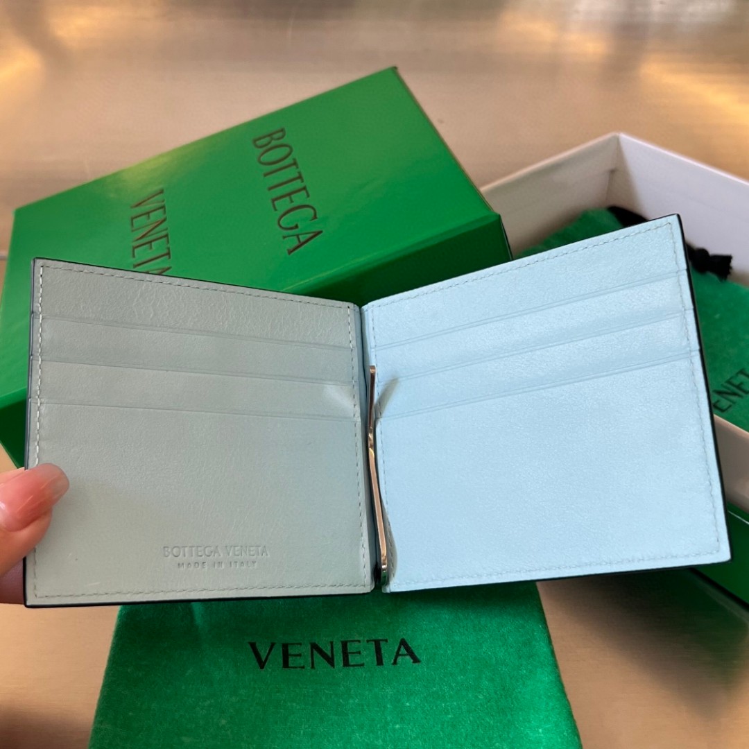bo*te*ga Ve*ne*ta bv intrecciato bill clip wallet