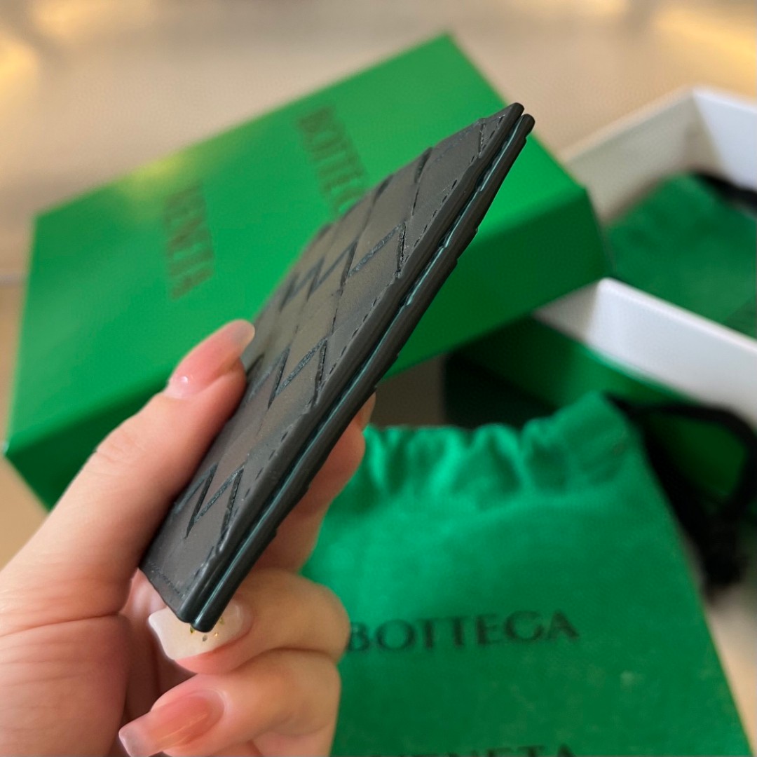 bo*te*ga Ve*ne*ta bv intrecciato bill clip wallet