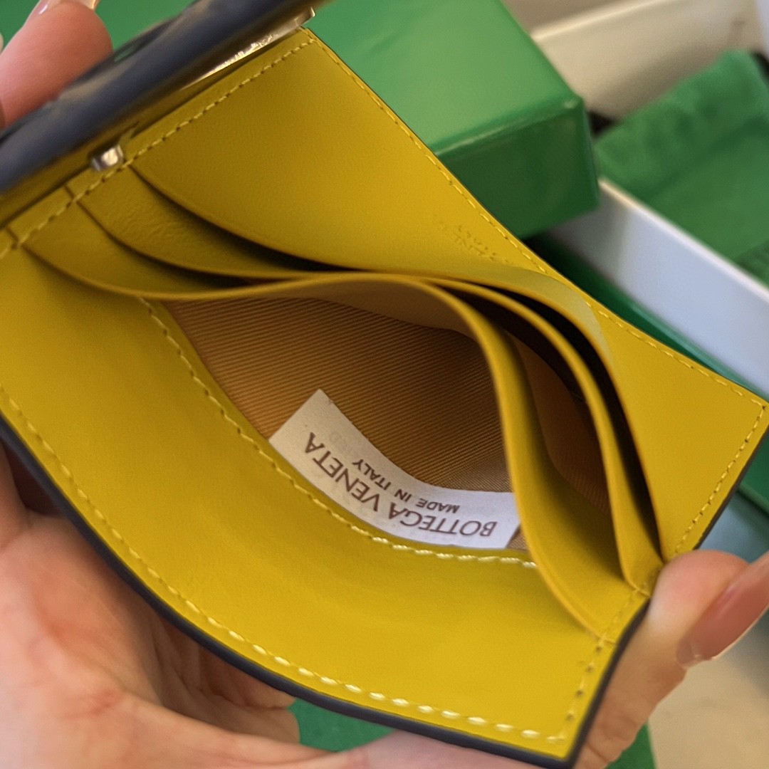 bo*te*ga Ve*ne*ta bv intrecciato bill clip wallet