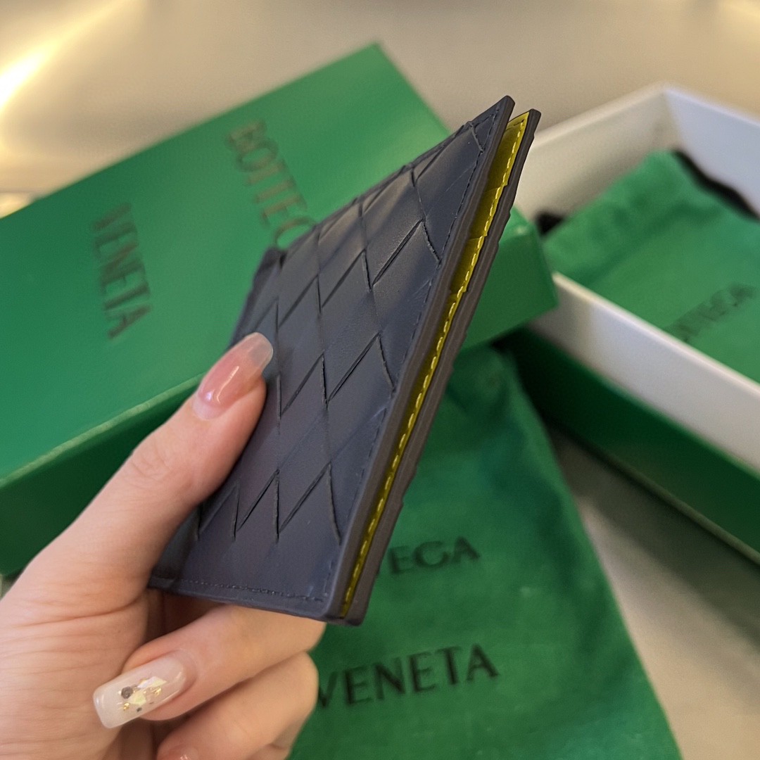 bo*te*ga Ve*ne*ta bv intrecciato bill clip wallet