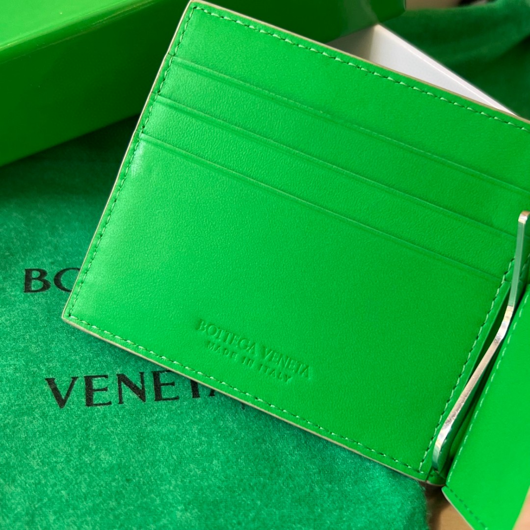 bo*te*ga Ve*ne*ta bv intrecciato bill clip wallet