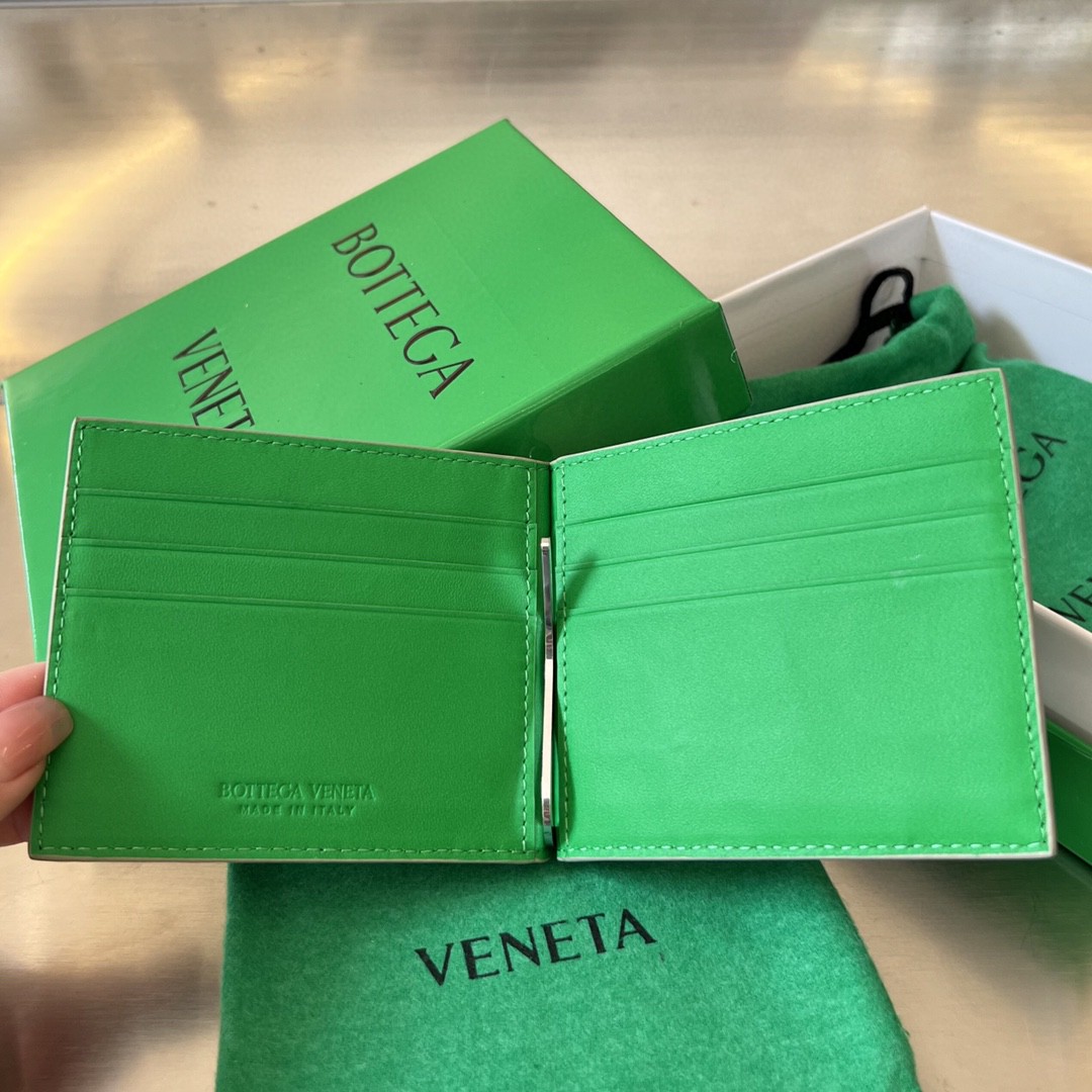 bo*te*ga Ve*ne*ta bv intrecciato bill clip wallet