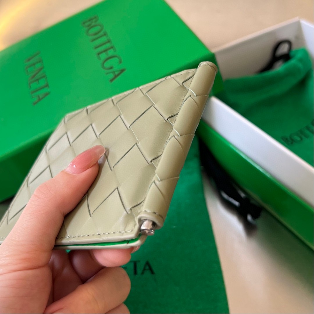 bo*te*ga Ve*ne*ta bv intrecciato bill clip wallet