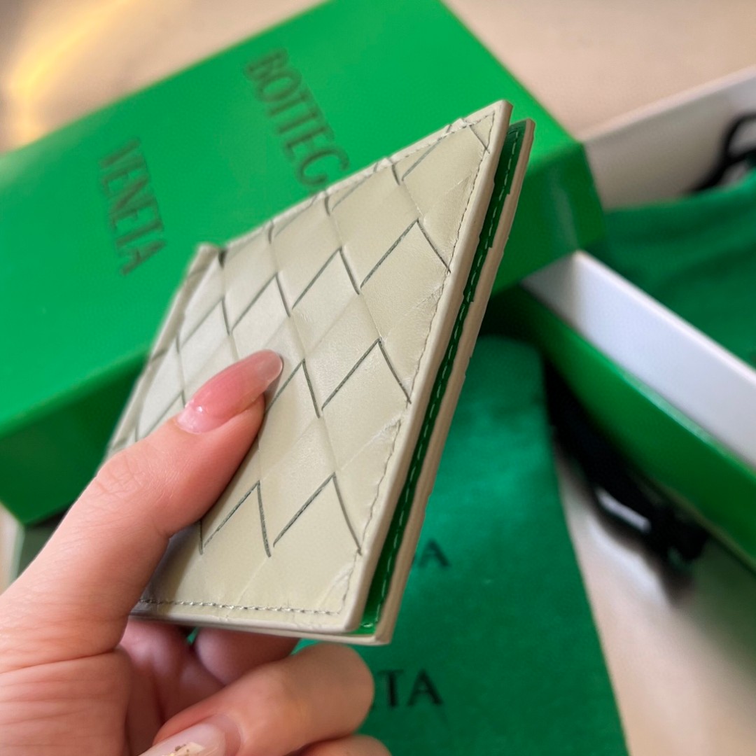 bo*te*ga Ve*ne*ta bv intrecciato bill clip wallet