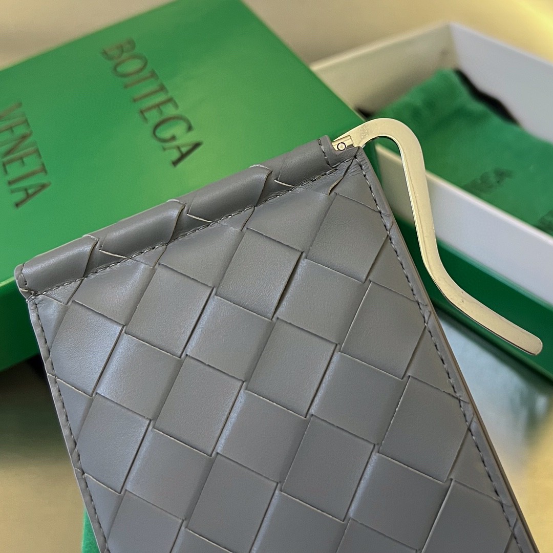 bo*te*ga Ve*ne*ta bv intrecciato bill clip wallet