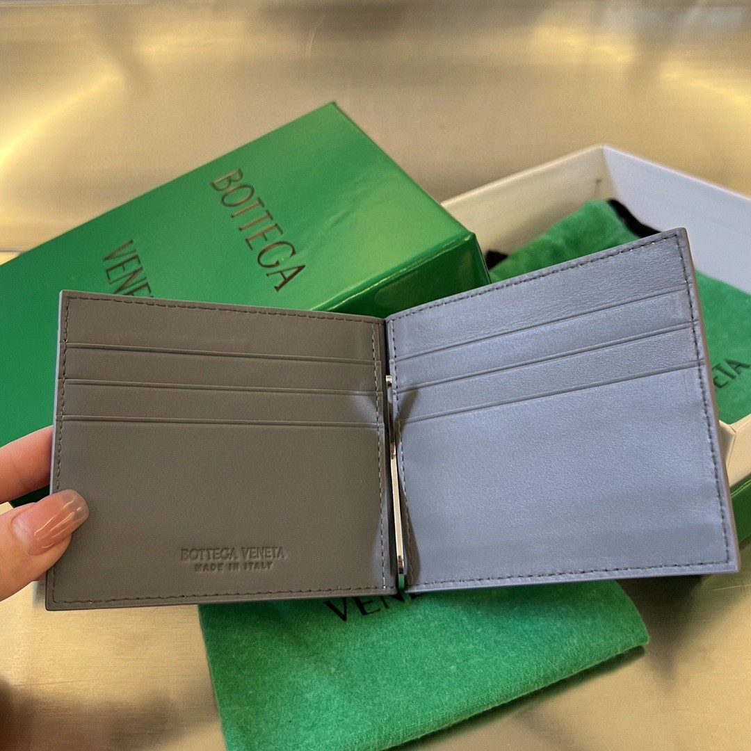 bo*te*ga Ve*ne*ta bv intrecciato bill clip wallet