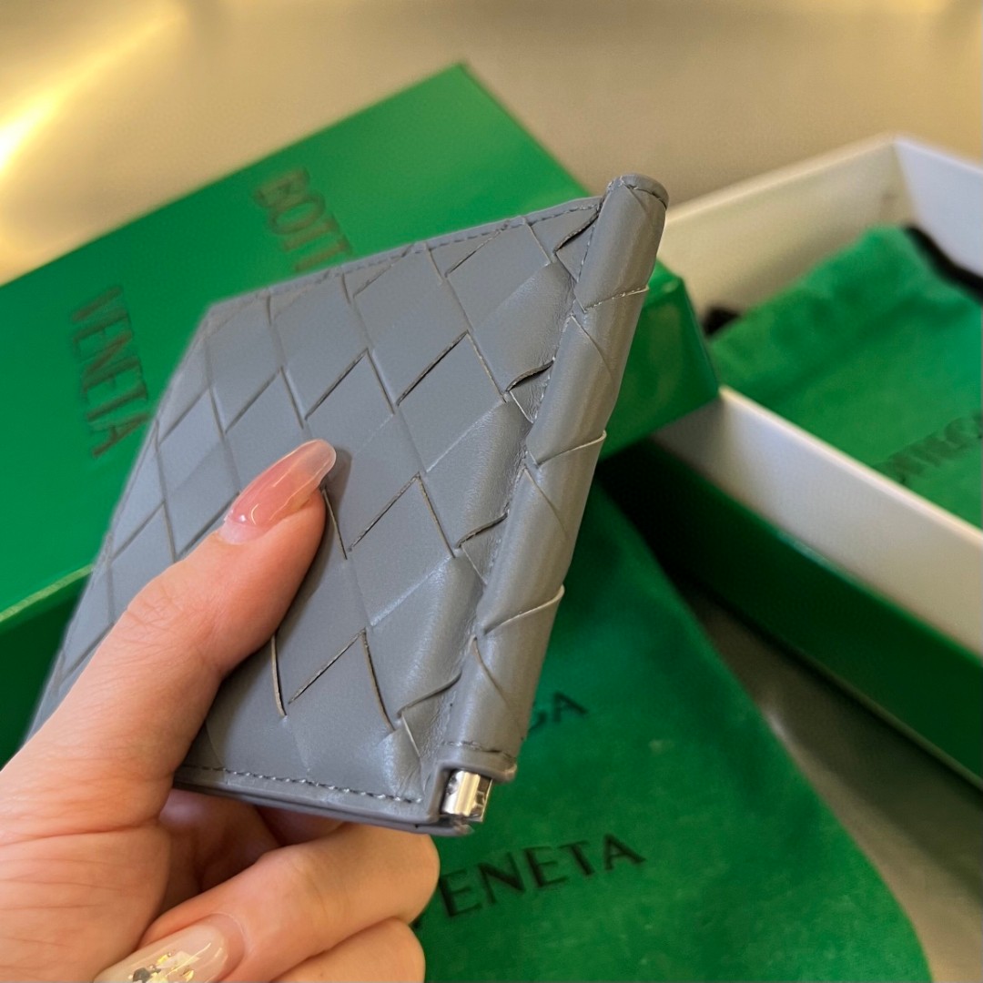 bo*te*ga Ve*ne*ta bv intrecciato bill clip wallet