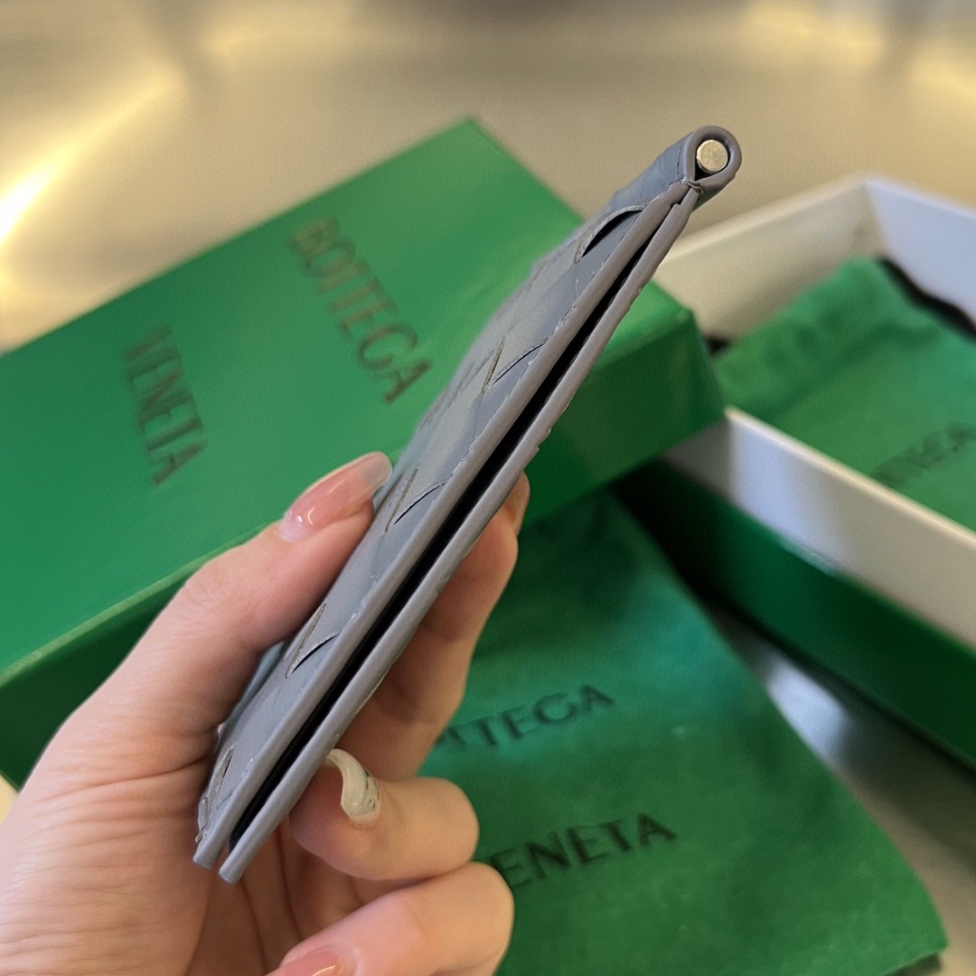 bo*te*ga Ve*ne*ta bv intrecciato bill clip wallet