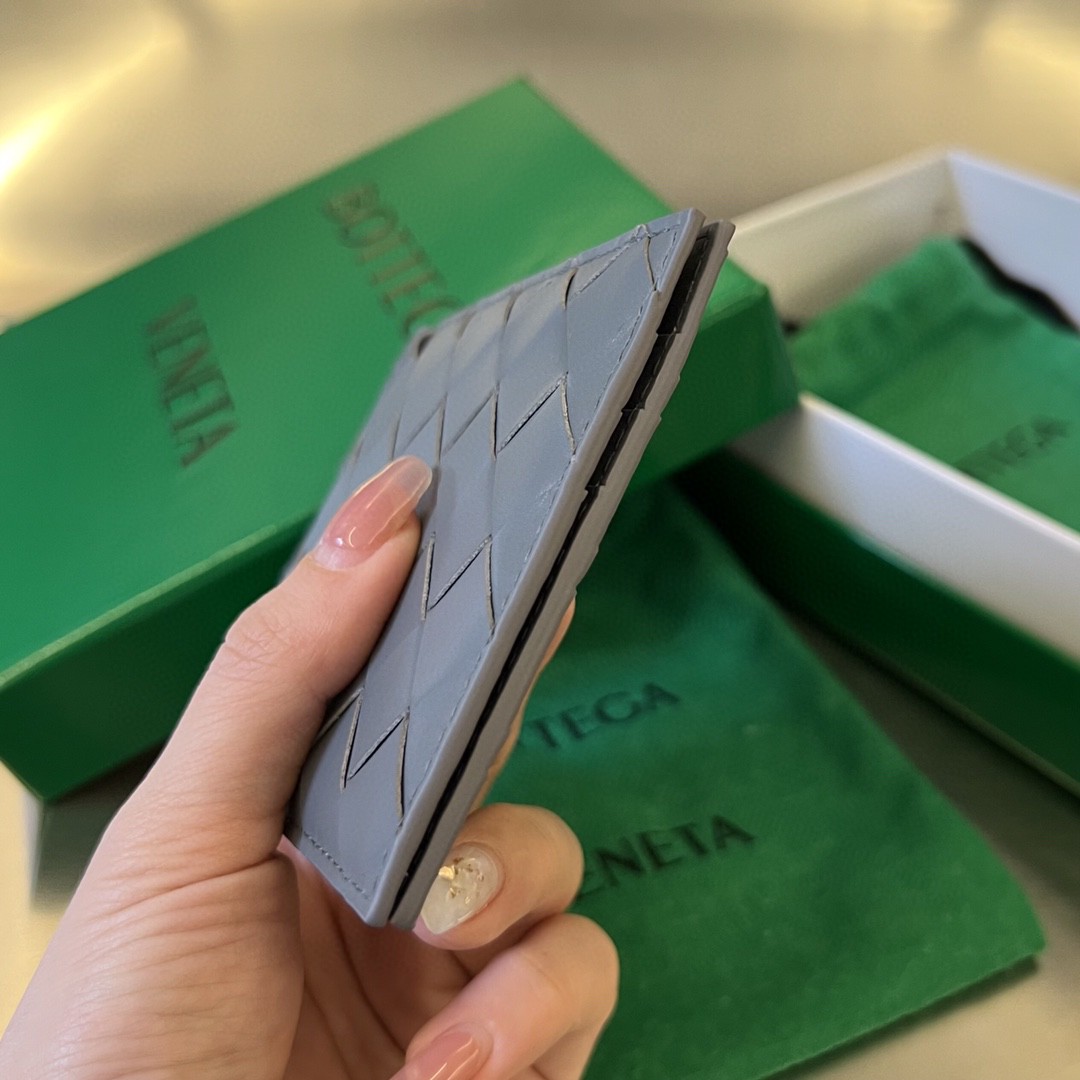 bo*te*ga Ve*ne*ta bv intrecciato bill clip wallet