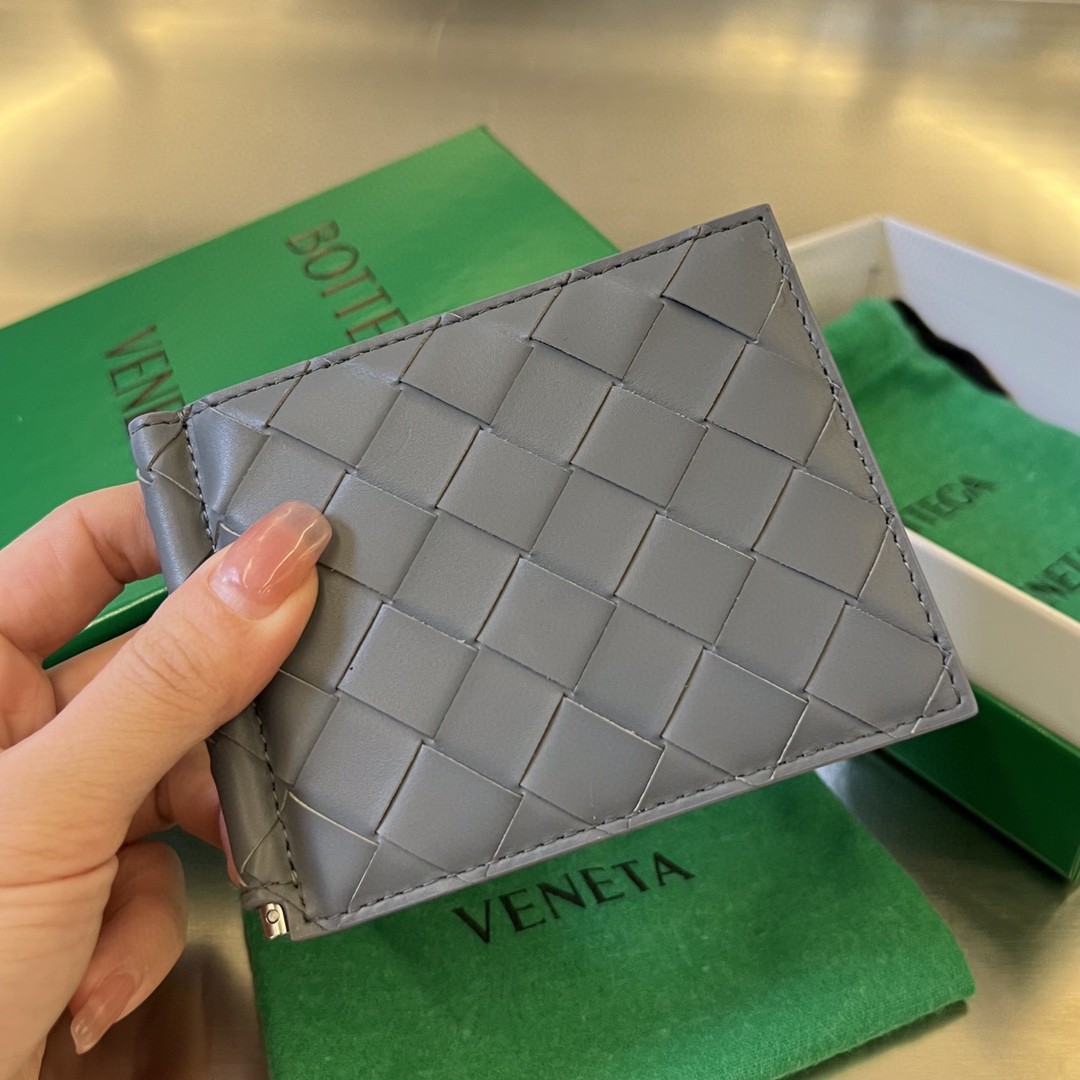 bo*te*ga Ve*ne*ta bv intrecciato bill clip wallet