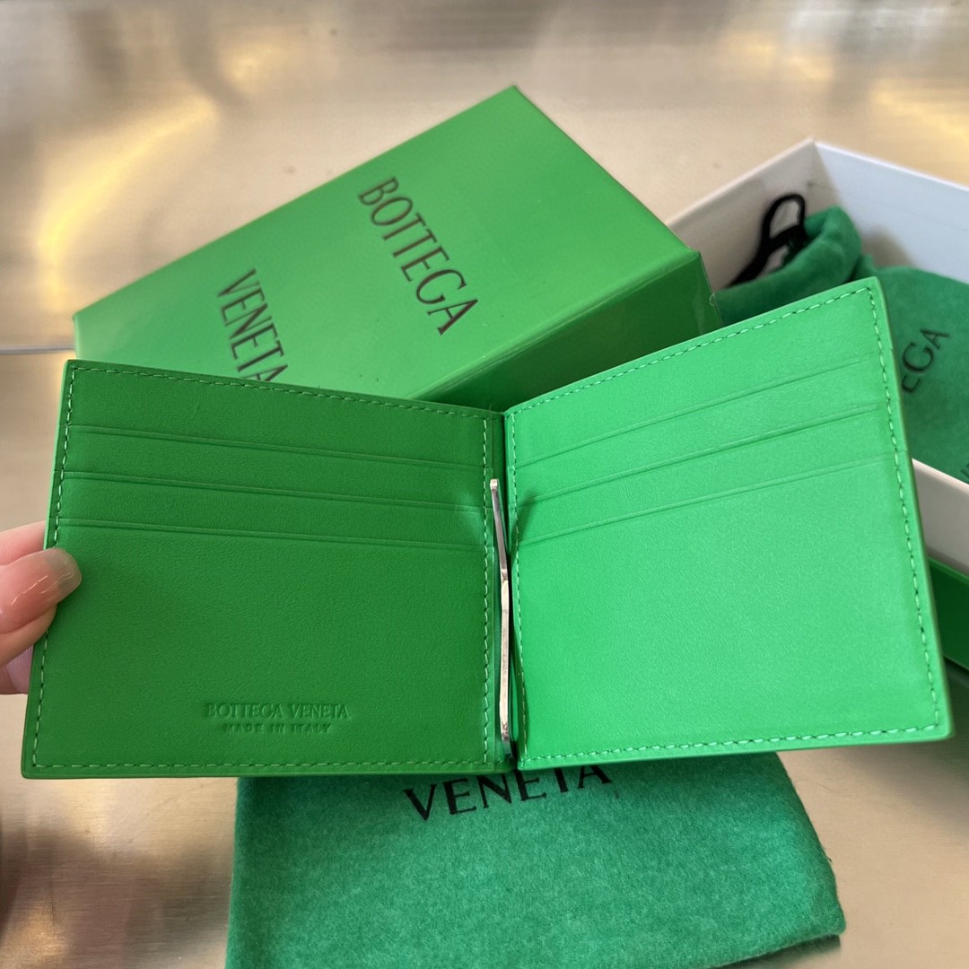 bo*te*ga Ve*ne*ta bv intrecciato bill clip wallet