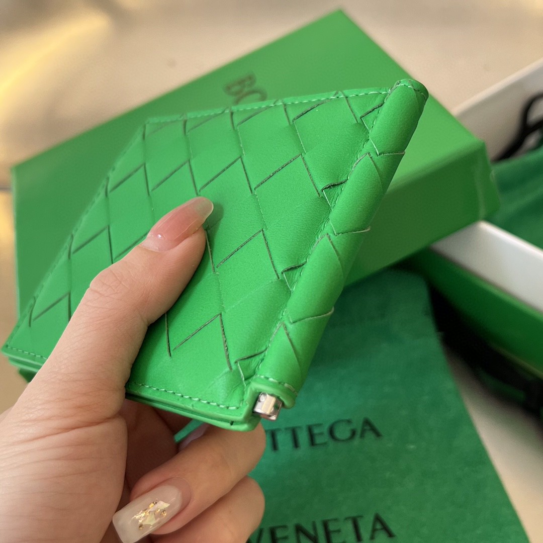 bo*te*ga Ve*ne*ta bv intrecciato bill clip wallet
