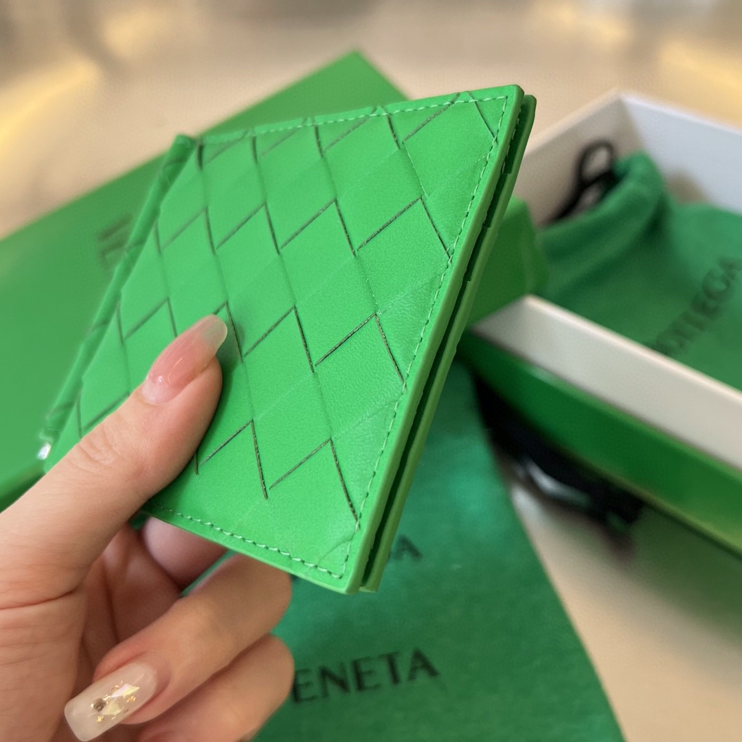 bo*te*ga Ve*ne*ta bv intrecciato bill clip wallet
