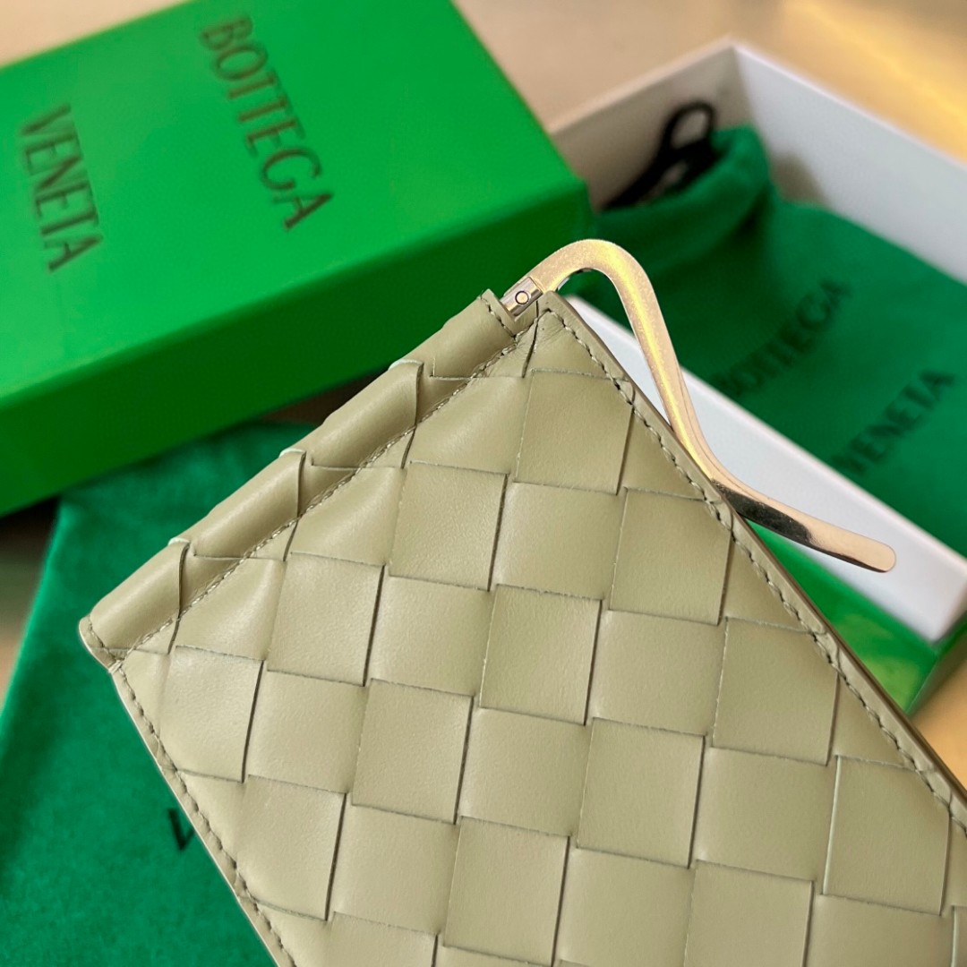 bo*te*ga Ve*ne*ta bv intrecciato bill clip wallet