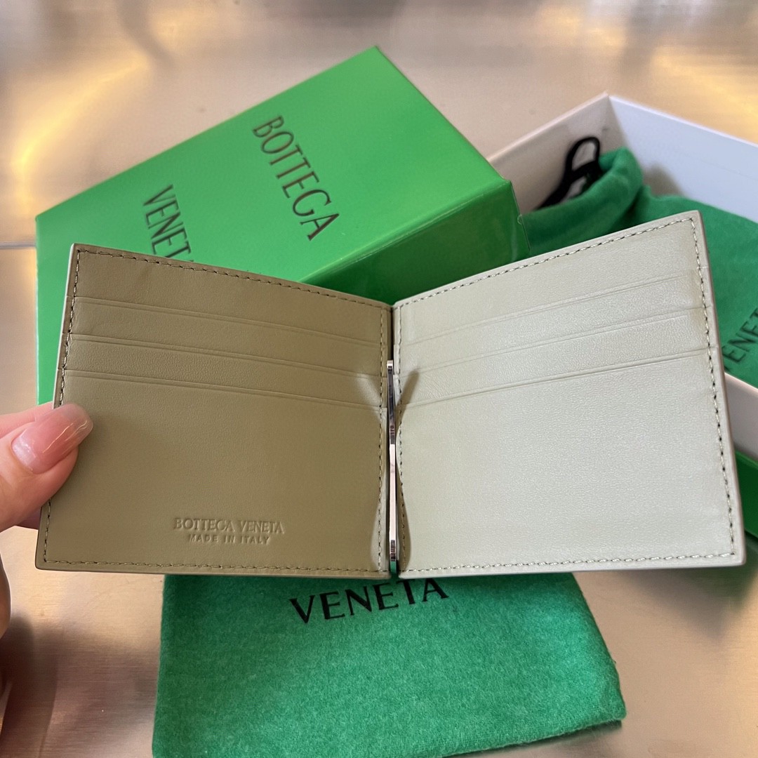 bo*te*ga Ve*ne*ta bv intrecciato bill clip wallet