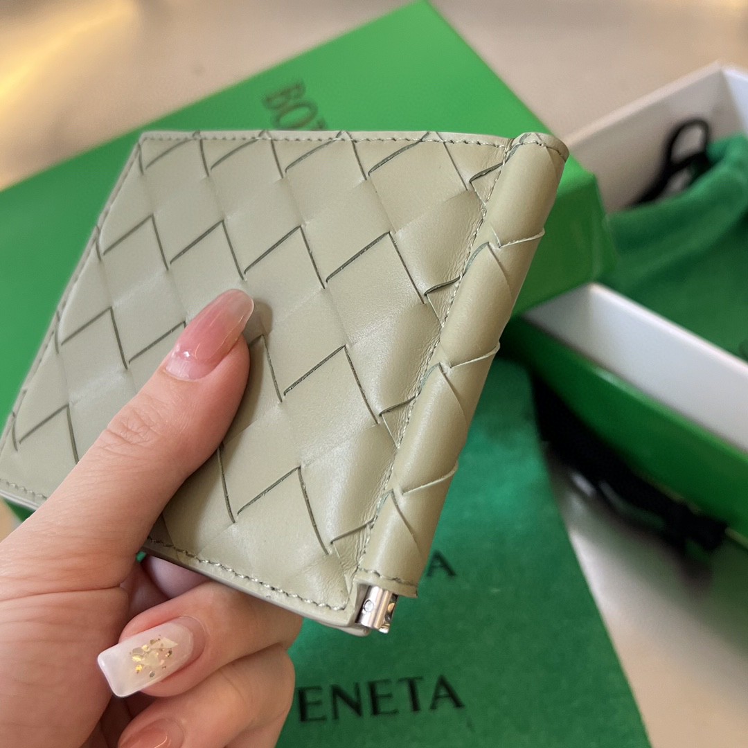 bo*te*ga Ve*ne*ta bv intrecciato bill clip wallet