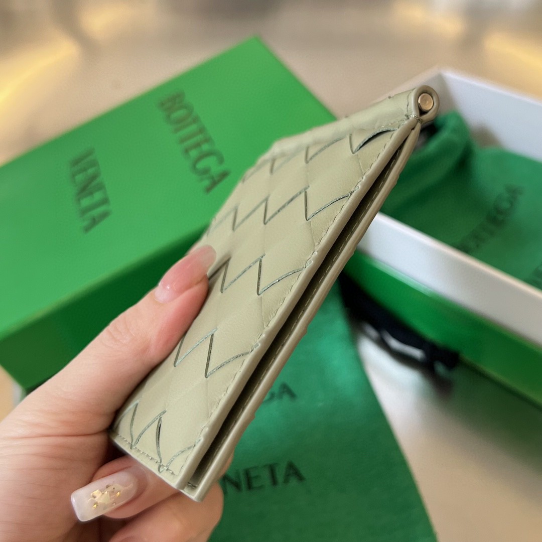 bo*te*ga Ve*ne*ta bv intrecciato bill clip wallet