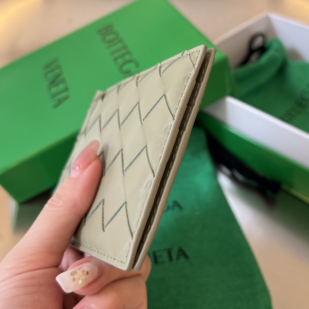 bo*te*ga Ve*ne*ta bv intrecciato bill clip wallet