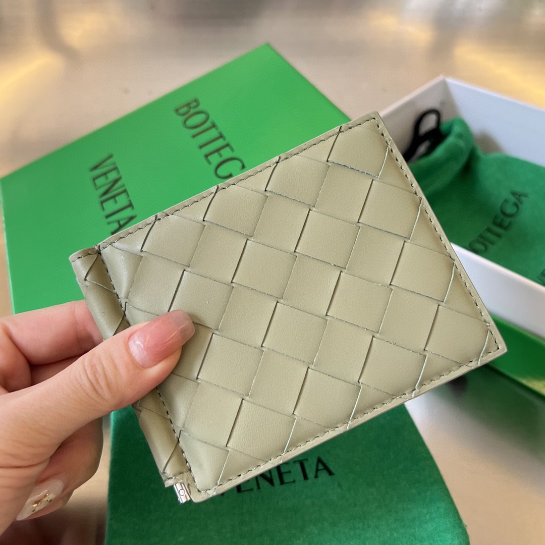 bo*te*ga Ve*ne*ta bv intrecciato bill clip wallet