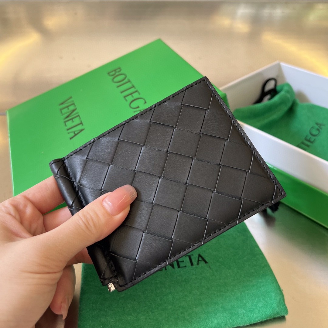 bo*te*ga Ve*ne*ta bv intrecciato bill clip wallet