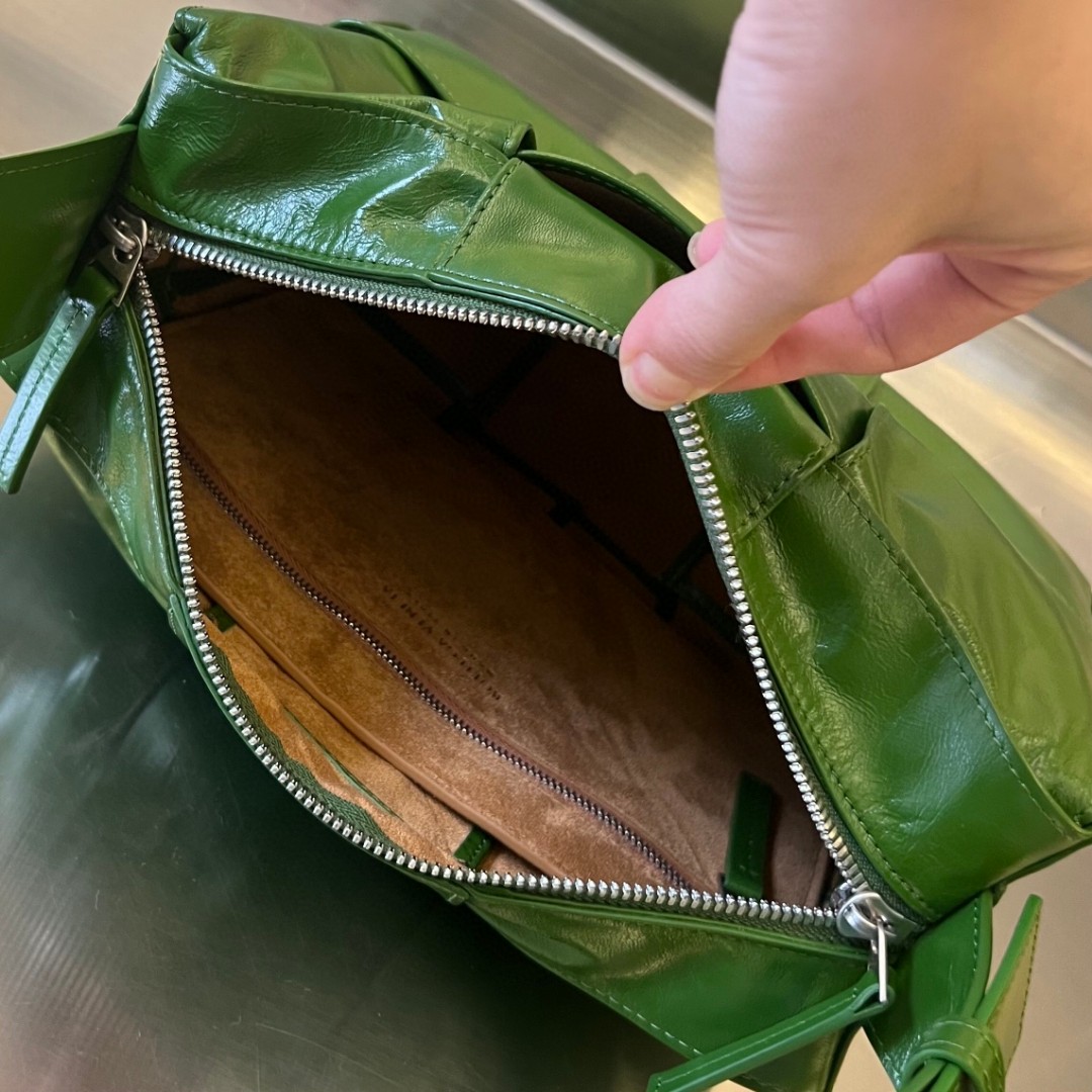 bo*te*ga Ve*ne*ta bv arco camera bag