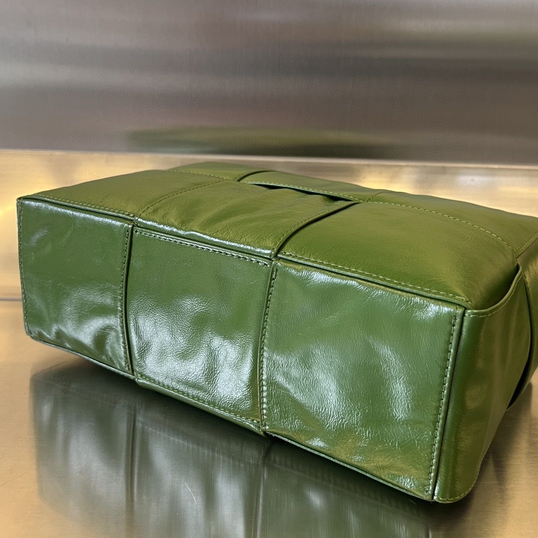 bo*te*ga Ve*ne*ta bv arco camera bag