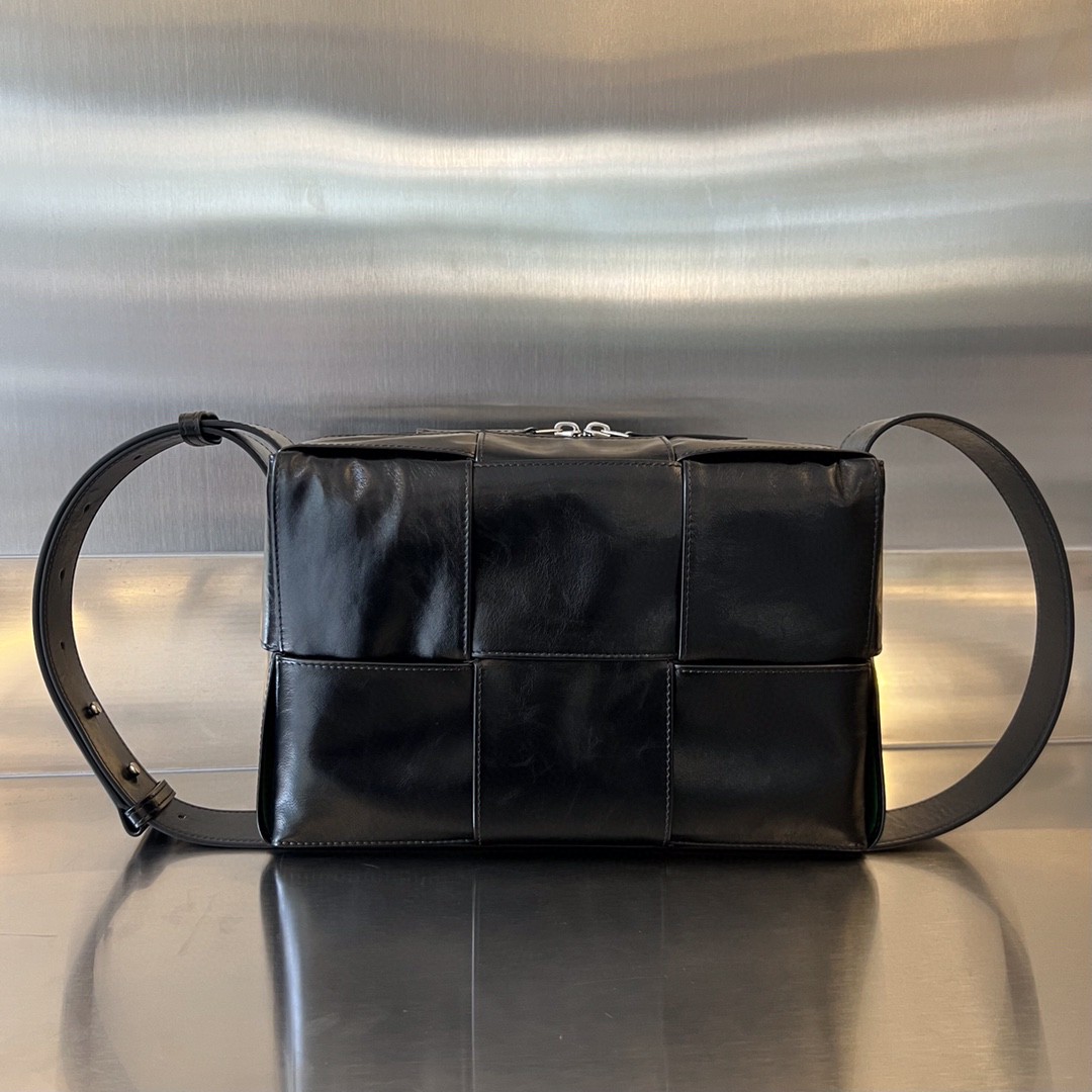 bo*te*ga Ve*ne*ta bv arco camera bag