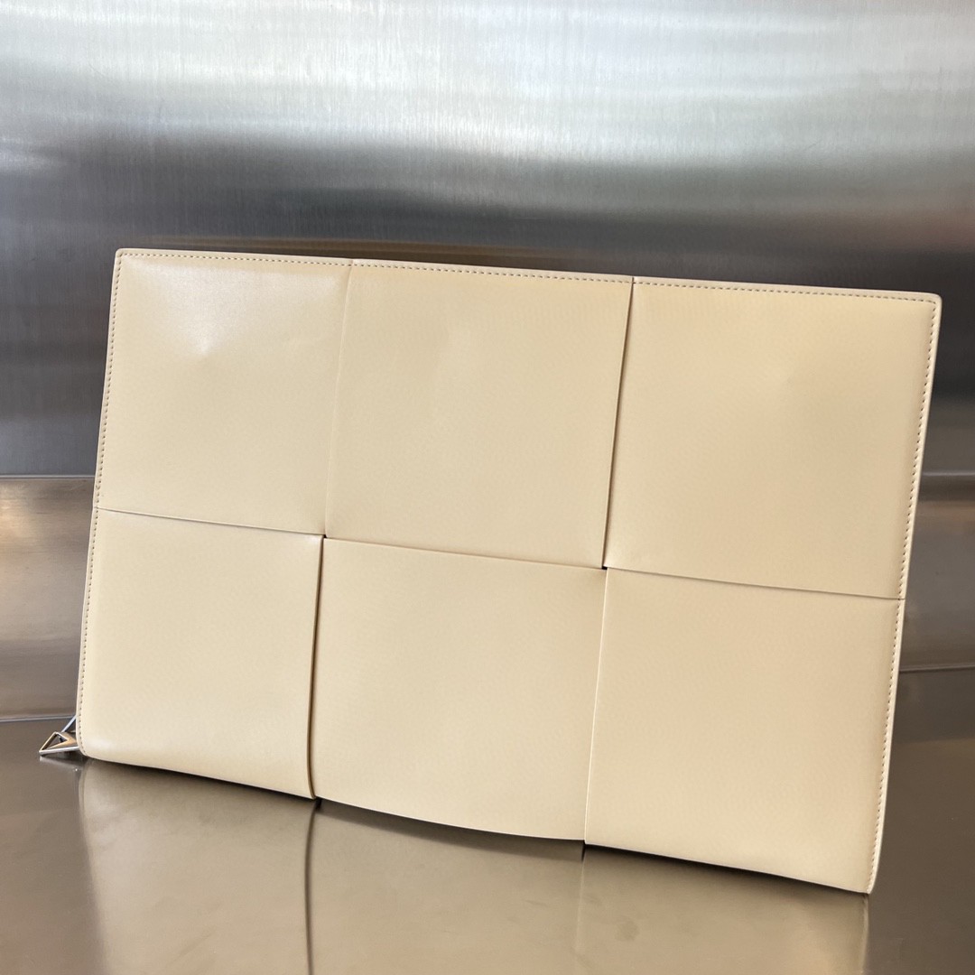 bo*te*ga Ve*ne*ta bv arco document case