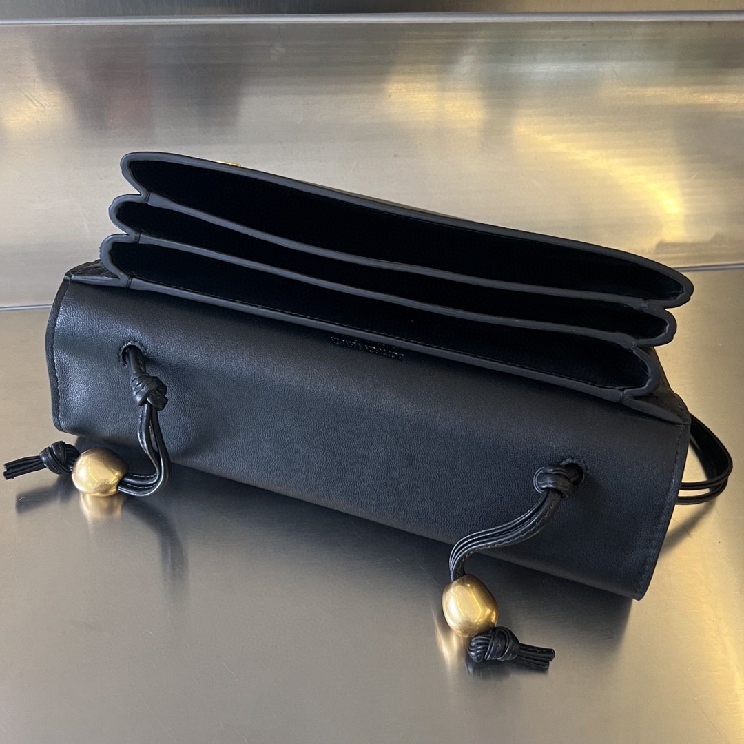 bo*te*ga Ve*ne*ta bv trio bag