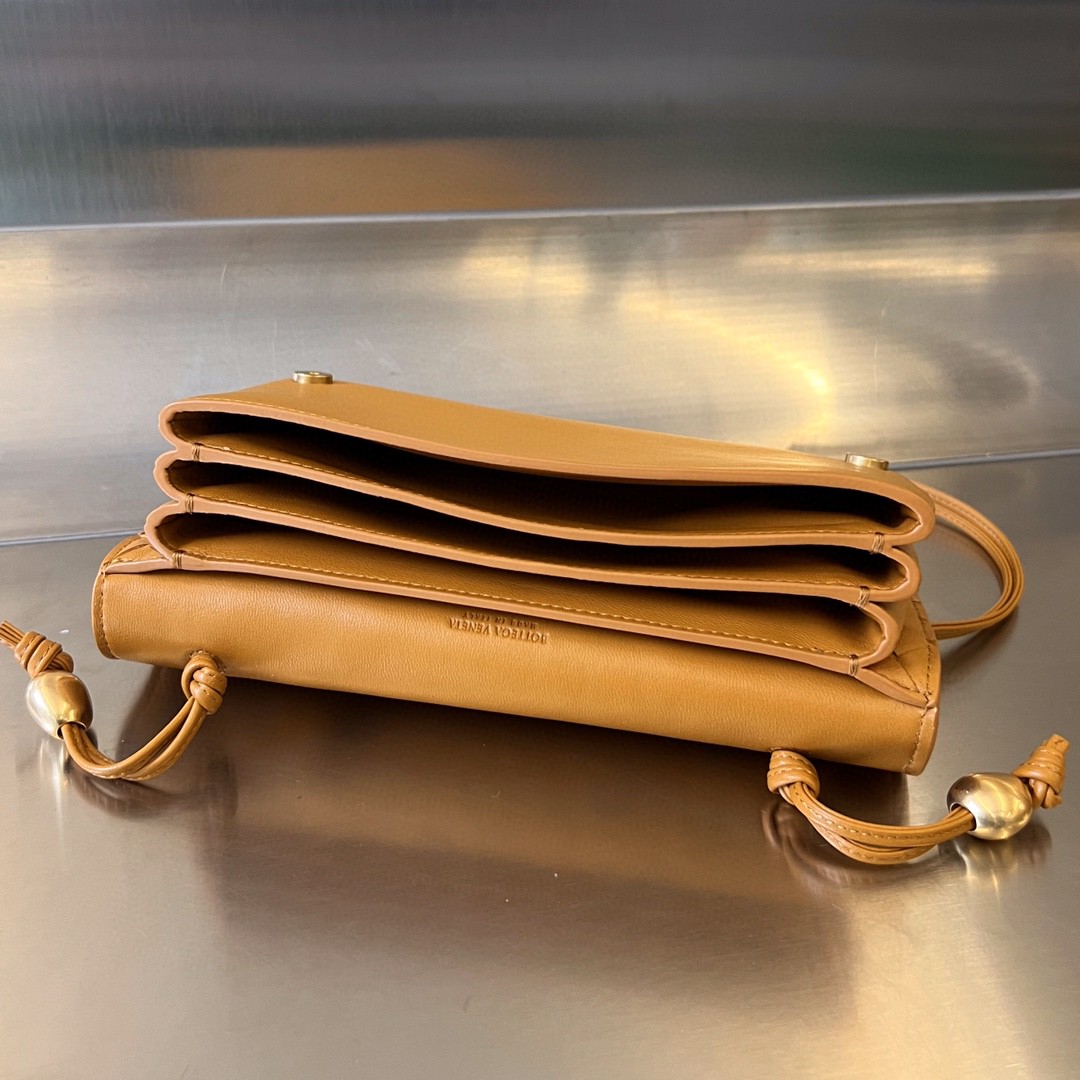 bo*te*ga Ve*ne*ta bv trio bag