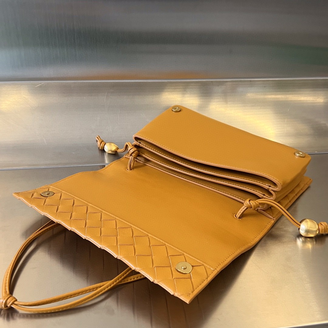 bo*te*ga Ve*ne*ta bv trio bag