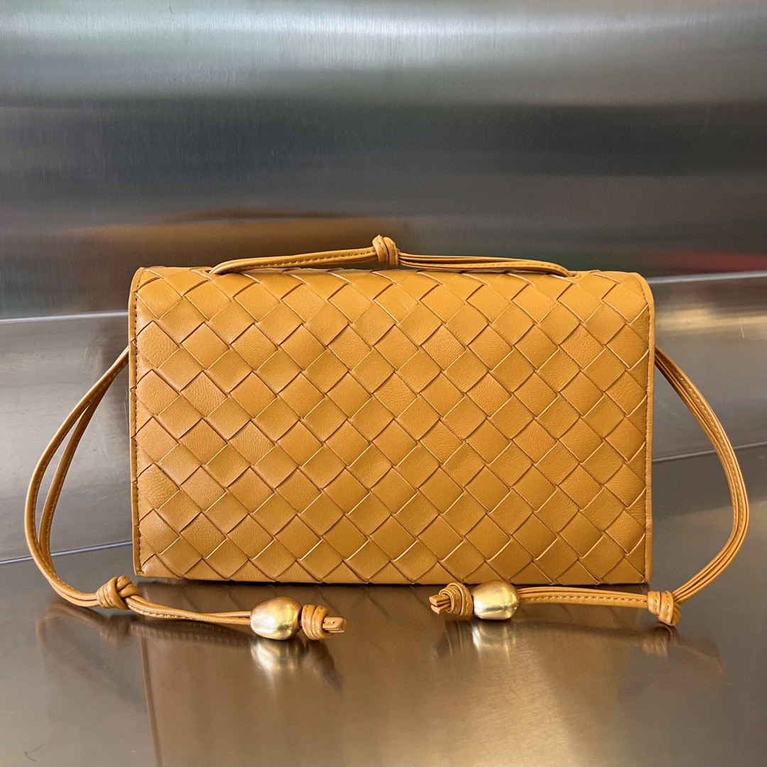 bo*te*ga Ve*ne*ta bv trio bag