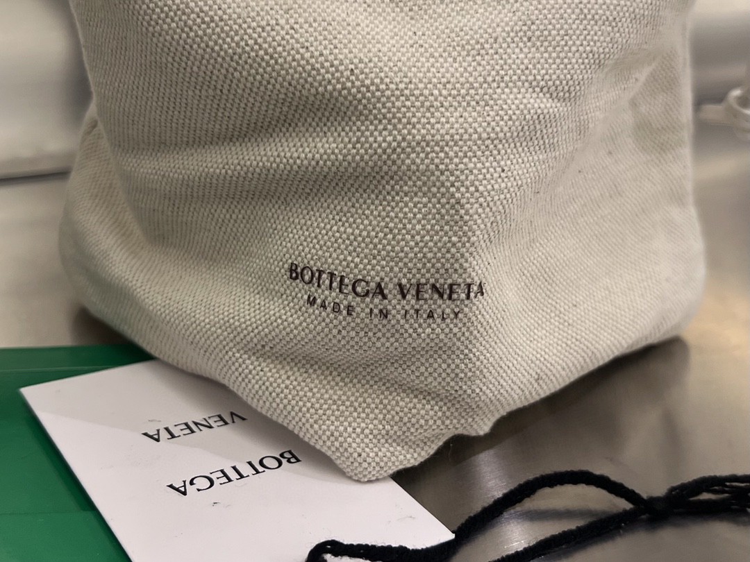 bo*te*ga Ve*ne*ta bv cavallino