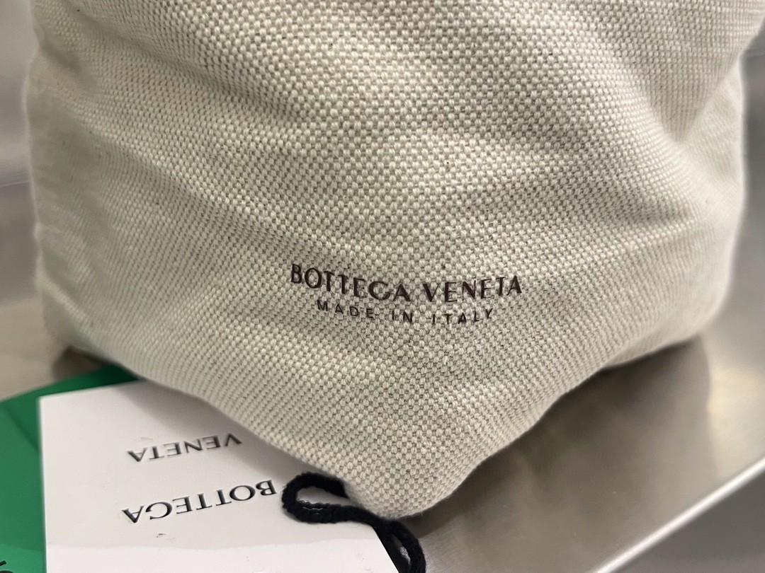 bo*te*ga Ve*ne*ta bv cavallino