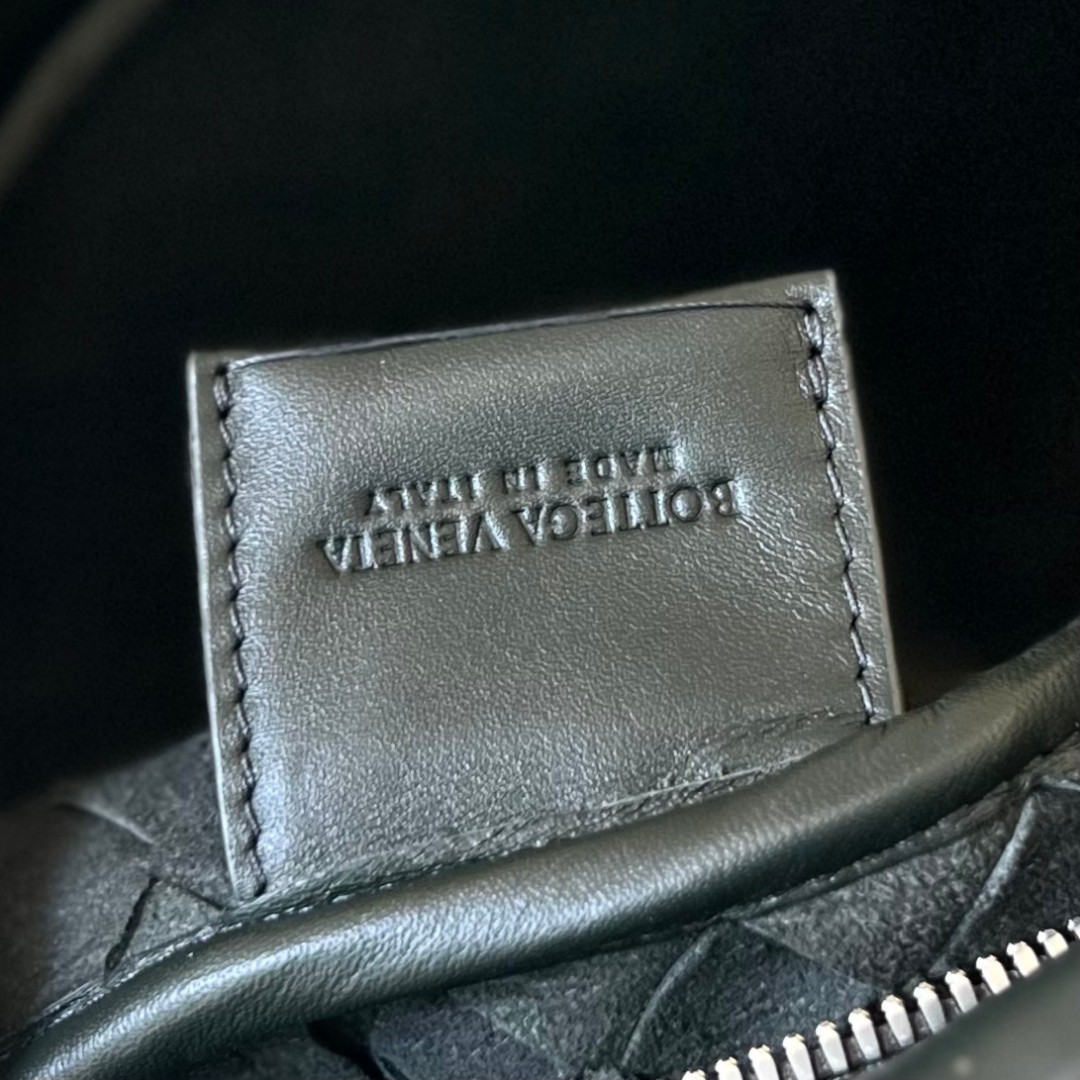 bo*te*ga Ve*ne*ta bv small intrecciato camera bag