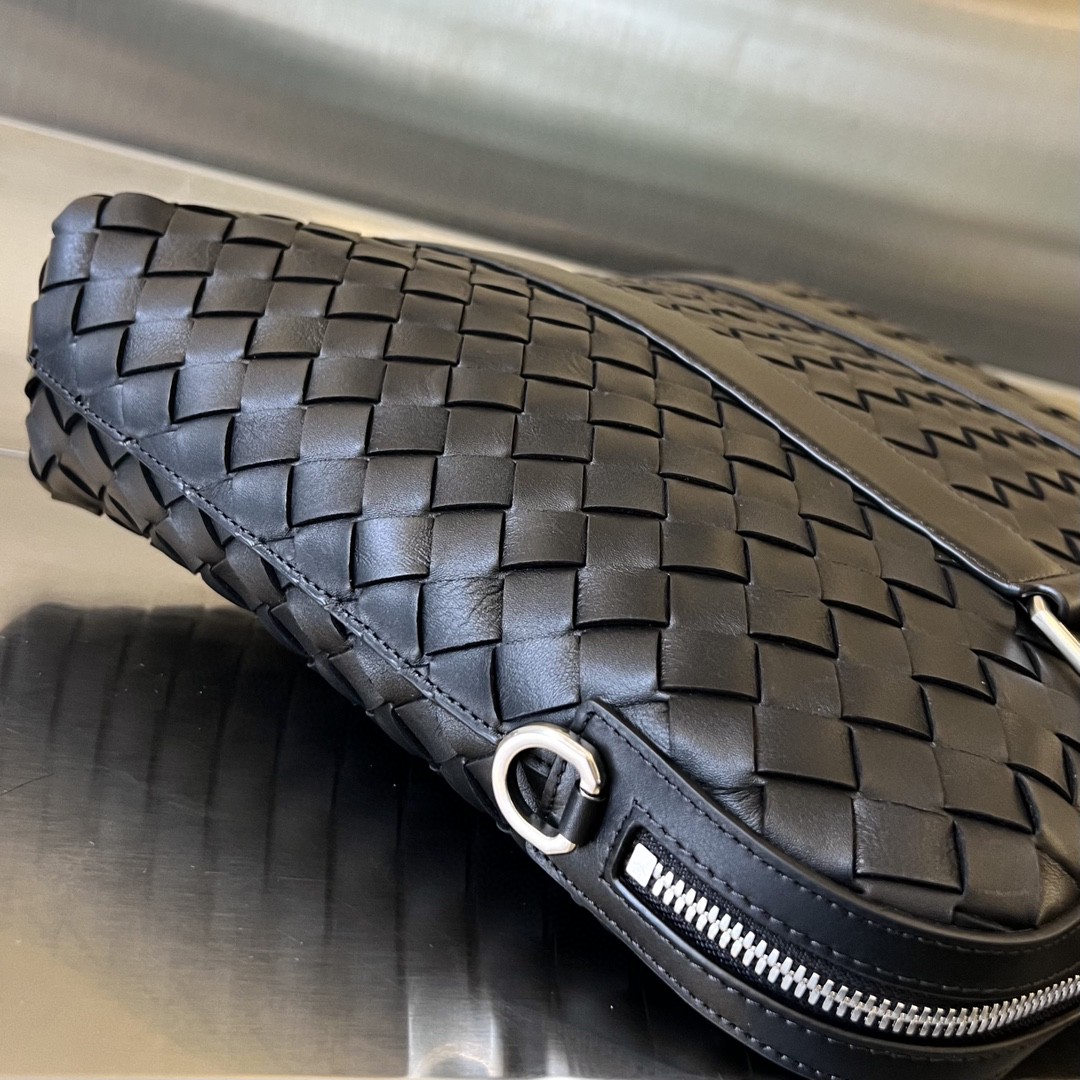 bo*te*ga Ve*ne*ta bv slim intrecciato briefcase