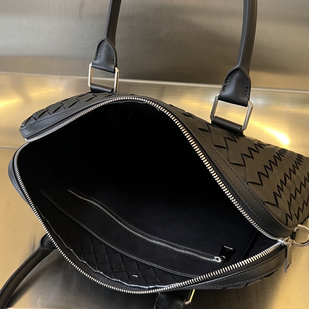 bo*te*ga Ve*ne*ta bv slim intrecciato briefcase