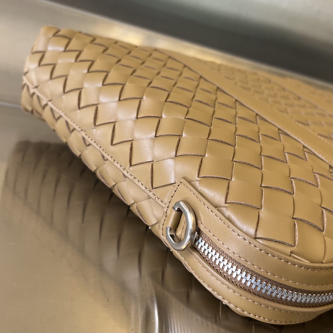 bo*te*ga Ve*ne*ta bv slim intrecciato briefcase