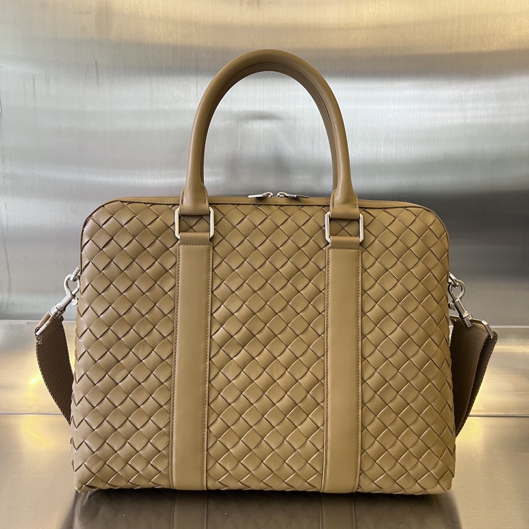 bo*te*ga Ve*ne*ta bv slim intrecciato briefcase