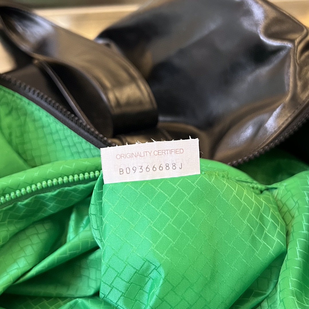 bo*te*ga Ve*ne*ta gym bag