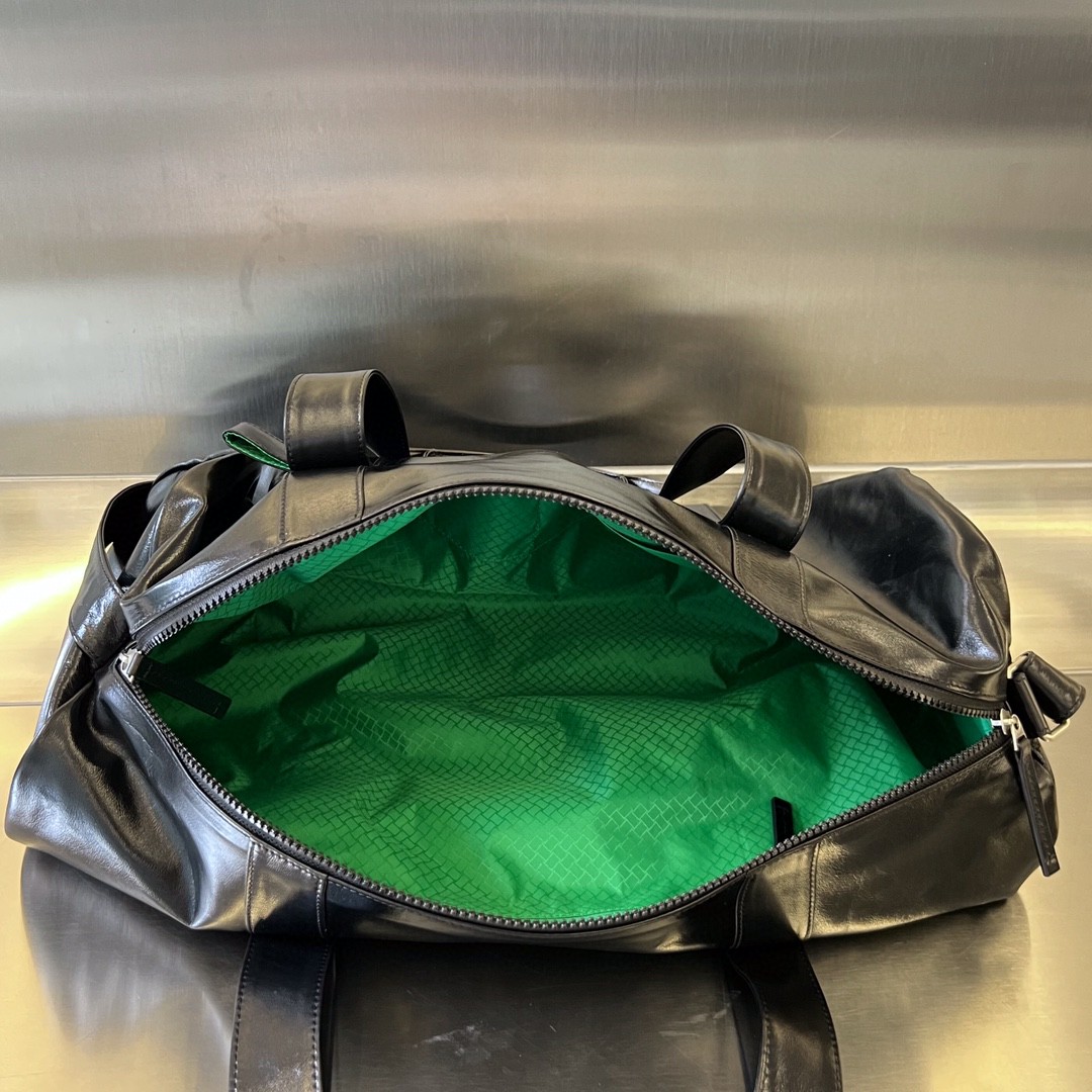 bo*te*ga Ve*ne*ta gym bag
