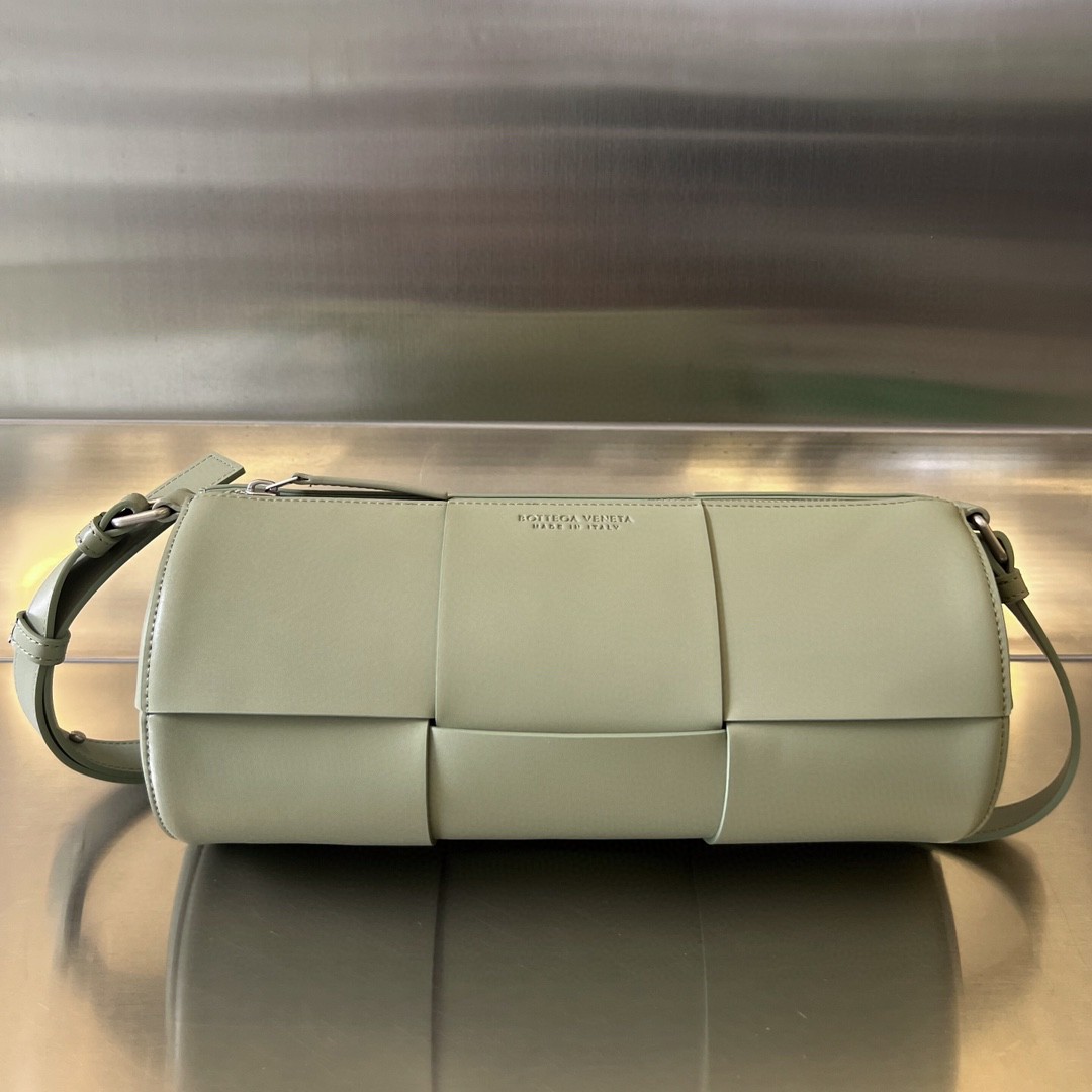bo*te*ga Ve*ne*ta bv medium canette bag