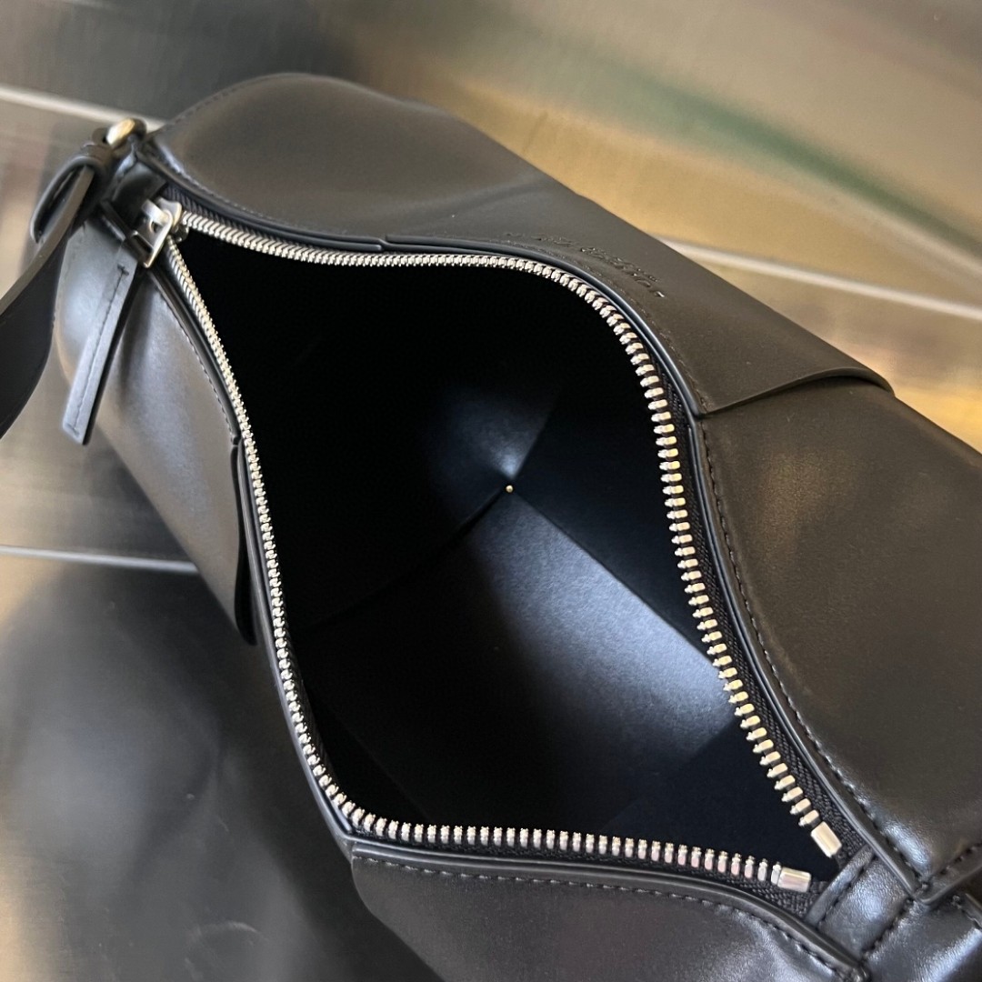 bo*te*ga Ve*ne*ta bv medium canette bag