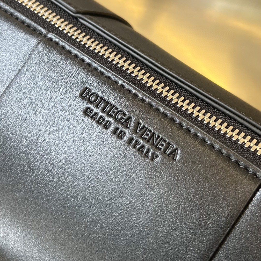 bo*te*ga Ve*ne*ta bv medium canette bag