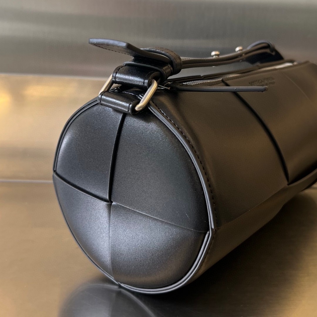 bo*te*ga Ve*ne*ta bv medium canette bag